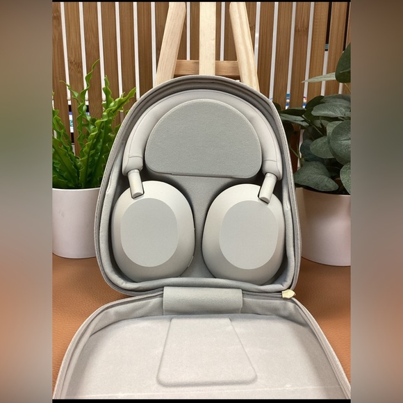 Sony WH-1000XM5 Wireless Noise Cancelling Over the Ear Headphones - Picture 9 of 12